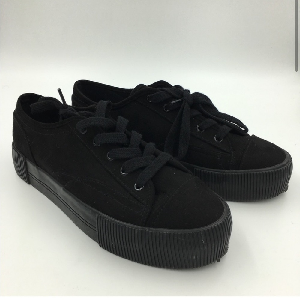 Barely worn size 6 platform shoes